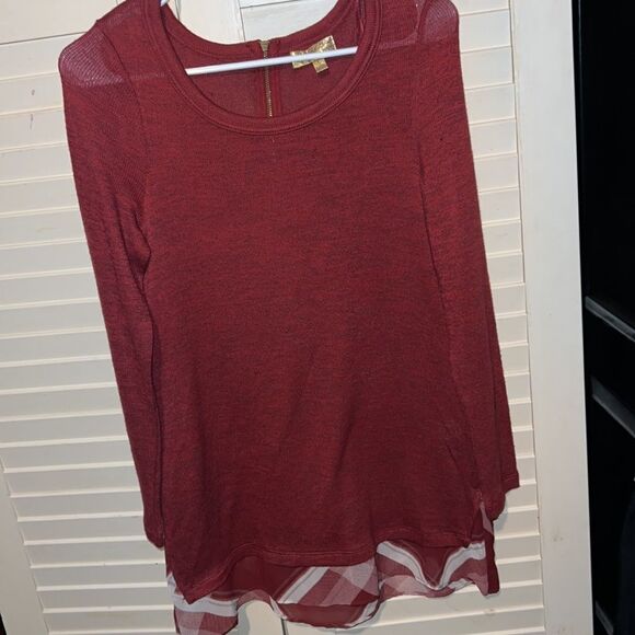 Princess Vera Wang size small longer length sweater with layered detail - Picture 2 of 7